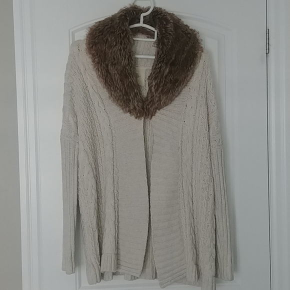 ➡️ ZARA OVERSIZED CABLE KNIT faux fur collared Sweater - Picture 5 of 11